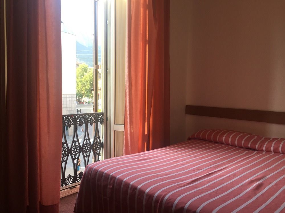 Hotel Moderno Lecco Kültér fotó