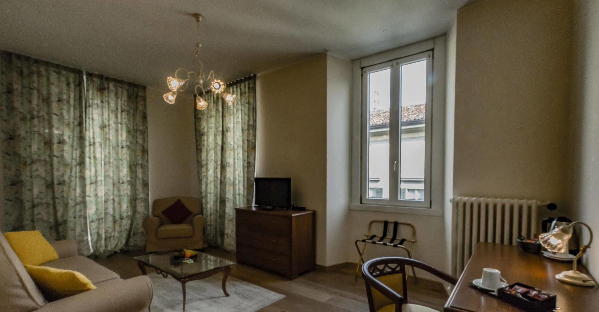 Hotel Moderno Lecco Kültér fotó