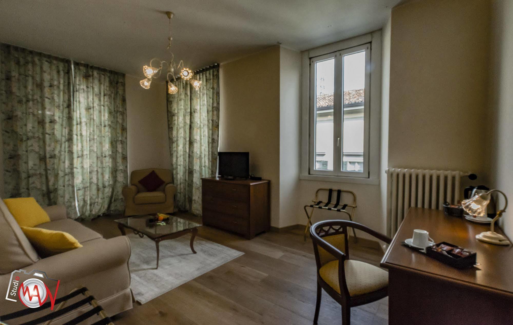 Hotel Moderno Lecco Kültér fotó