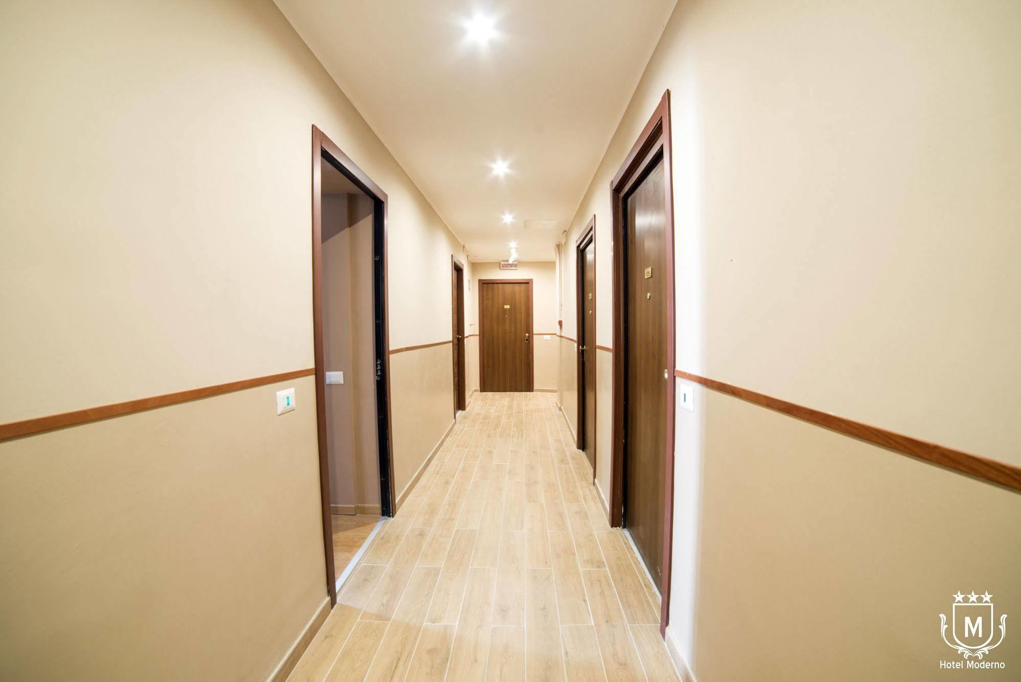 Hotel Moderno Lecco Kültér fotó