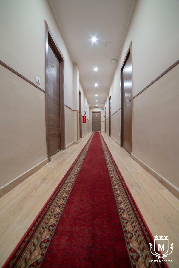 Hotel Moderno Lecco Kültér fotó