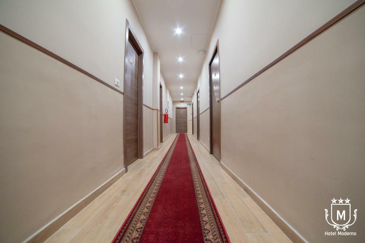 Hotel Moderno Lecco Kültér fotó